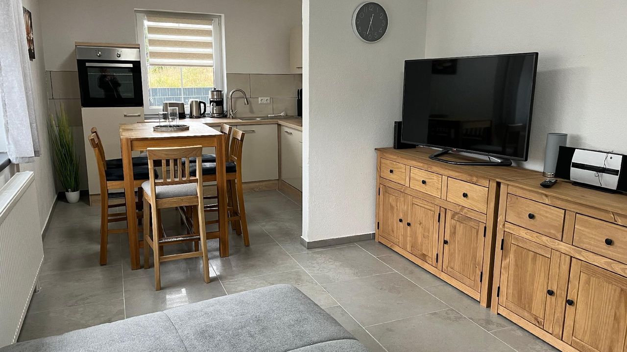 WOHNZIMMER-KÜCHE WOHNZIMMER-KÜCHE